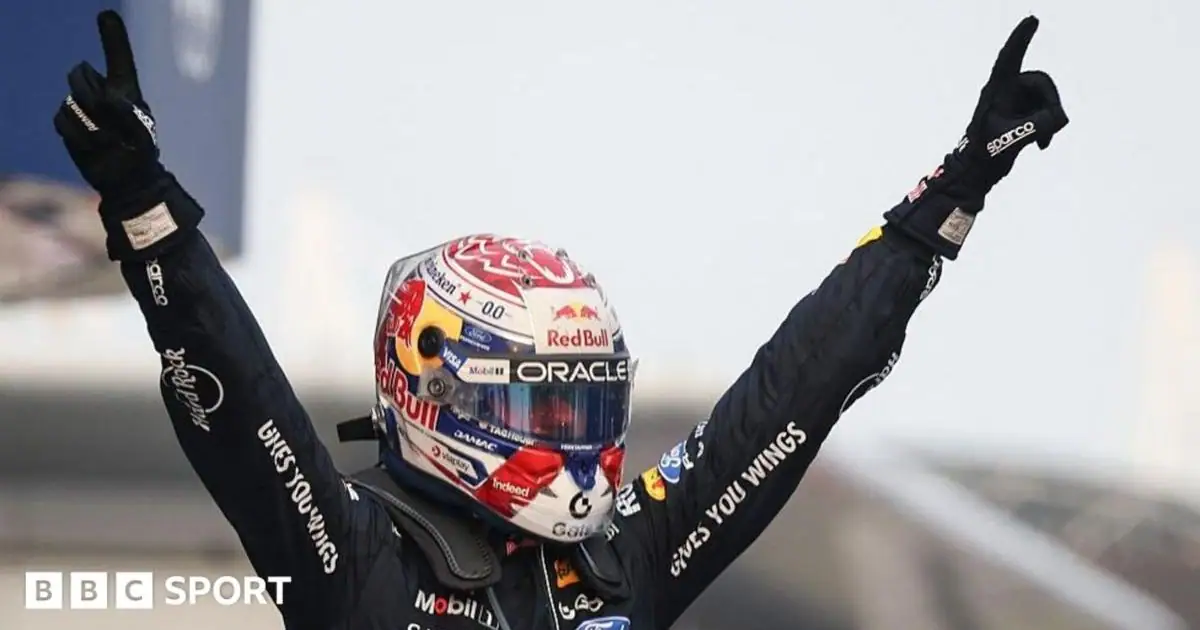 รถแข่ง F1 ลงสนามแข่งขันในสนามเซปัง ประเทศมาเลเซีย