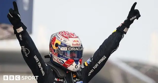 รถแข่ง F1 ลงสนามแข่งขันในสนามเซปัง ประเทศมาเลเซีย